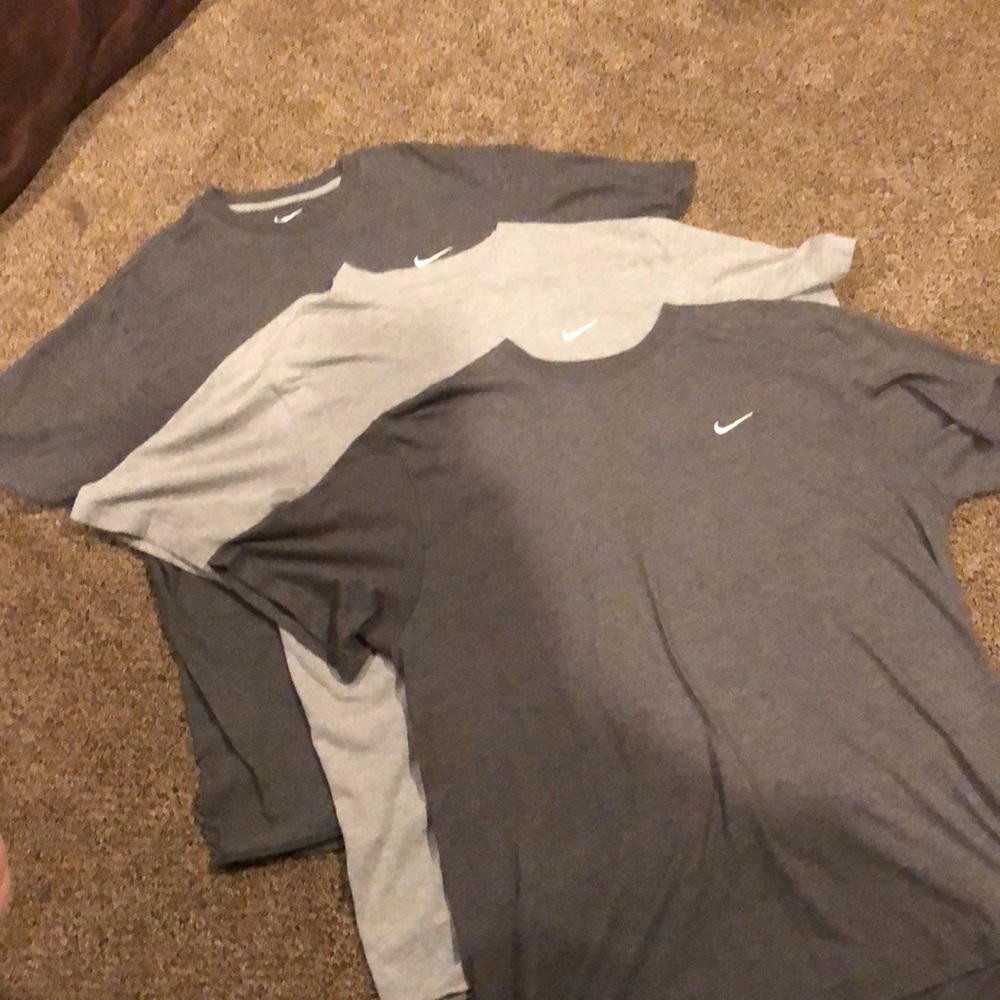 THREE men’s Nike tee shirts. All 2XL
